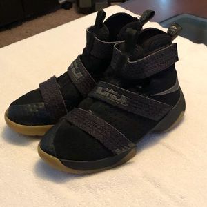 Lebron James Soldier 10 Black Gum Shoes